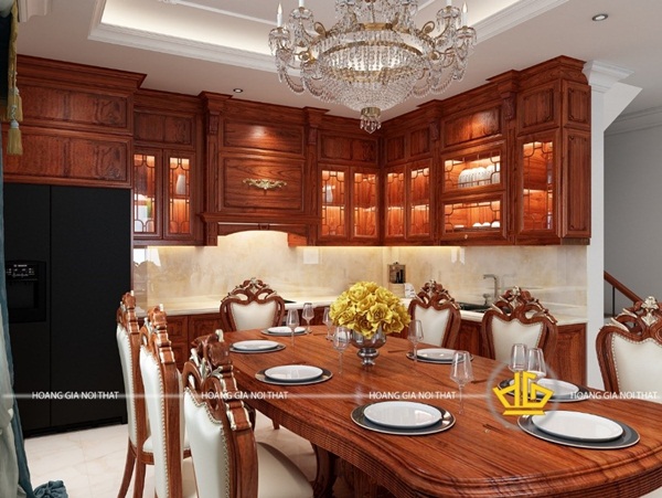 Không chỉ có tủ bếp mà bàn ghế cũng được chế tác từ gỗ hương