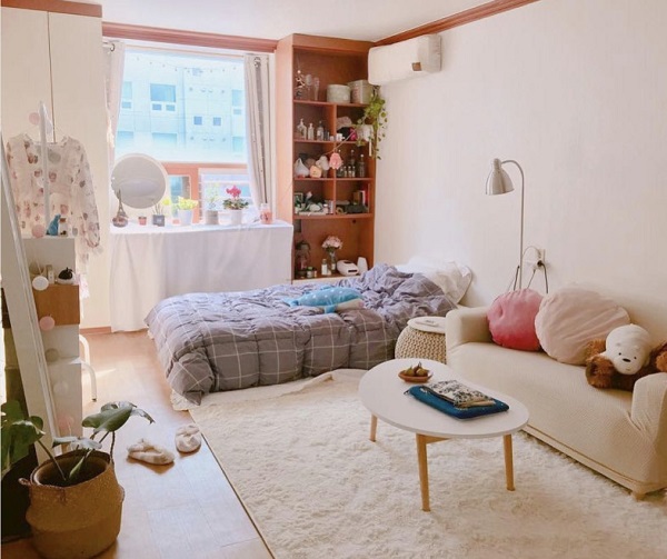 Mẫu trang trí phòng ngủ đơn giản không giường nhỏ