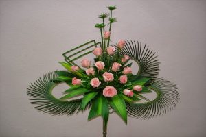 Cách cắm hoa hồng bằng mút xốp