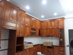 Tủ bếp gỗ gõ đỏ tân cổ điển