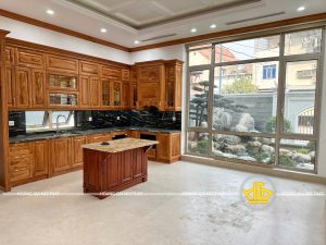 tủ bếp gỗ gõ đỏ tân cổ điển