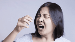 Hắt xì hơi theo giờ nữ